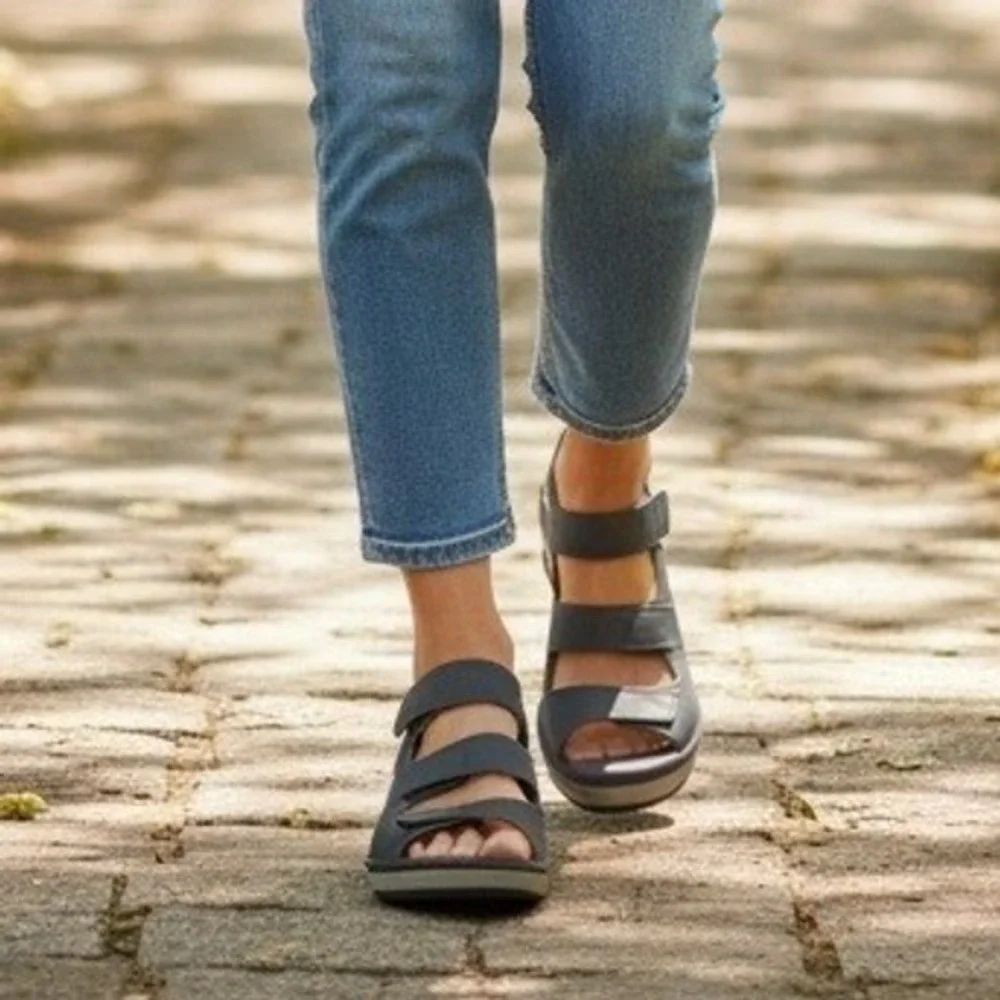 Clarks Collection Reedly Juno Wedge Sandals Womens 8 Triple Strap Comfort #58N